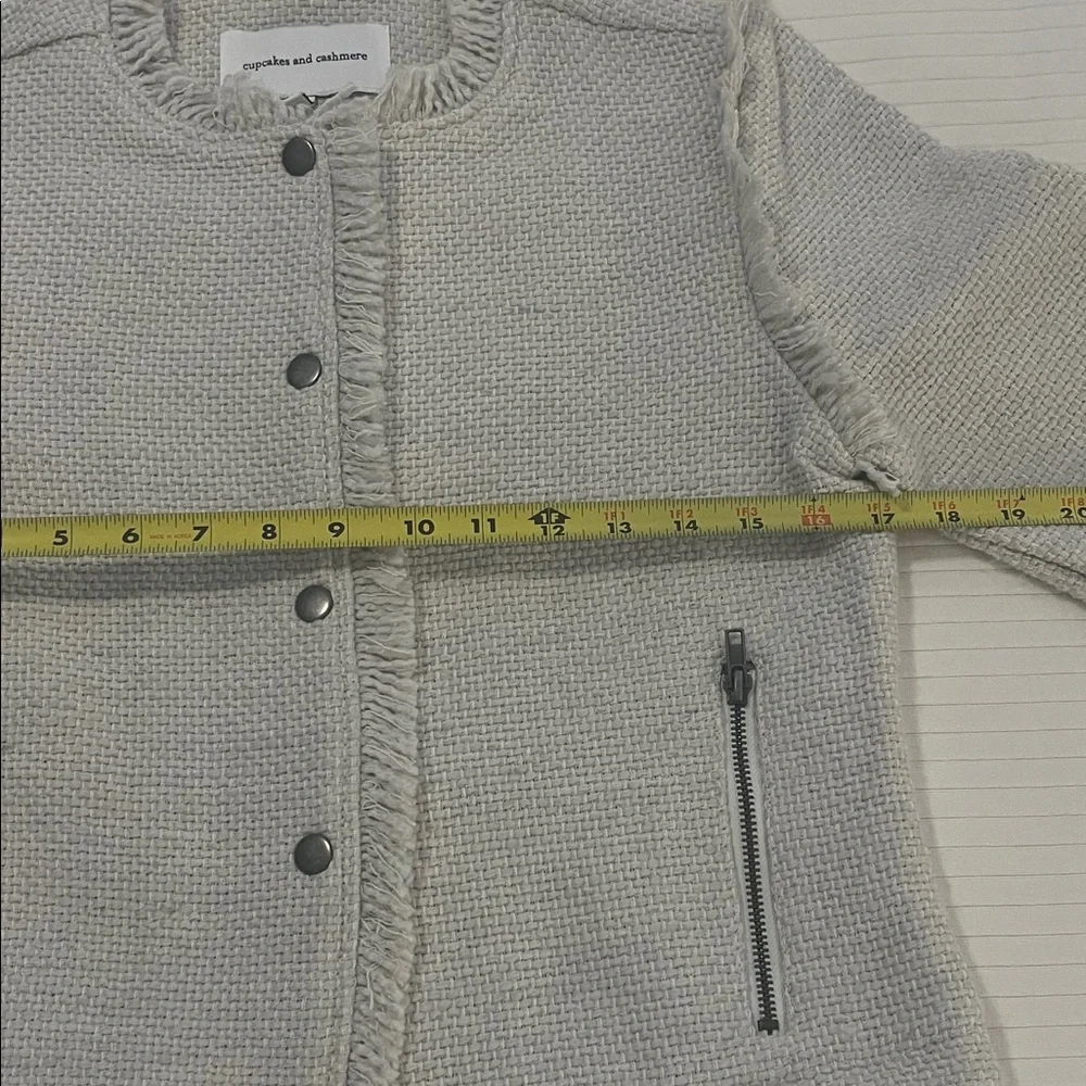 cupcakes & cashmere Gray - Beige Textured Blazer - Picture 7 of 9
